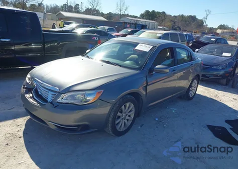 2013 Chrysler 200 Touring z USA, uszkodzony, nr VIN 1C3CCBBB1DN570018